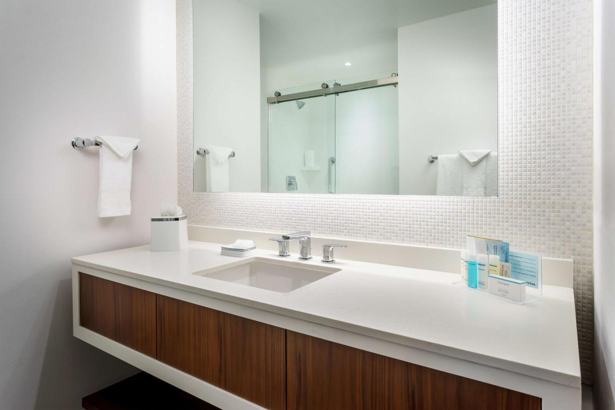 Hampton Inn & Suites Santa Monica Buitenkant foto