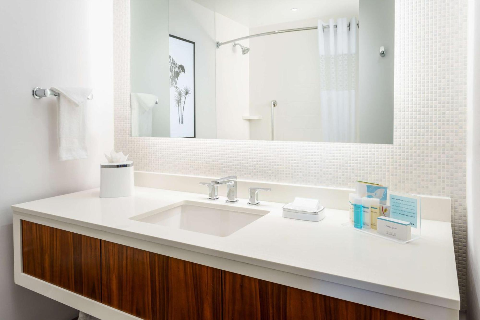 Hampton Inn & Suites Santa Monica Buitenkant foto